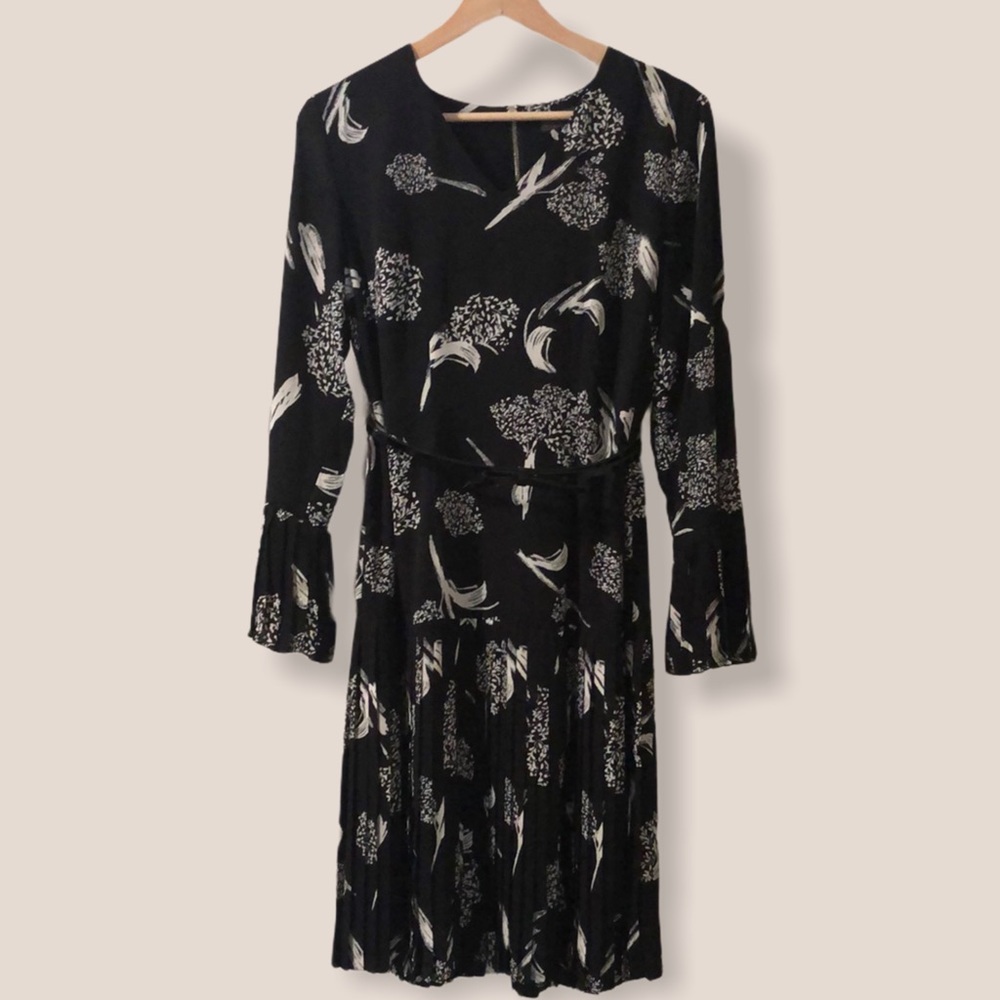 NWOT V-Neck Printed Dress - The Limited